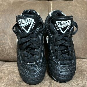 Nike soccer cleats kids size 10.5